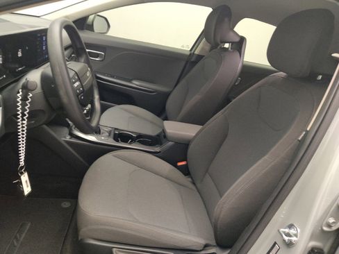 Used 2025 Kia K4 FWD image 17