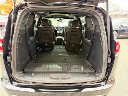 New 2026 Chrysler Pacifica Select AWD/4WD image 24
