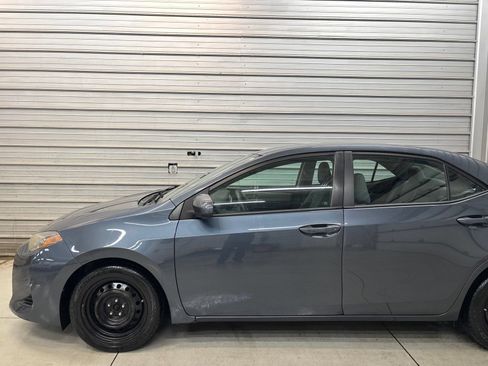 Used 2018 Toyota Corolla LE FWD image 3