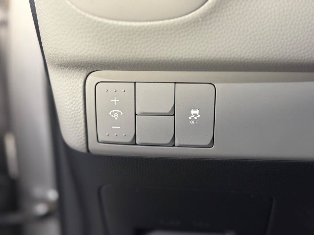 Used 2016 Kia Soul + FWD image 40