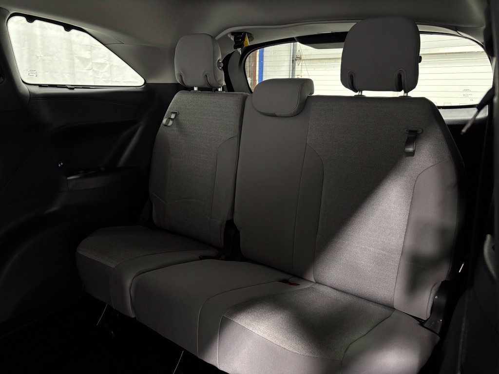 Used 2026 Toyota Sienna LE FWD image 52