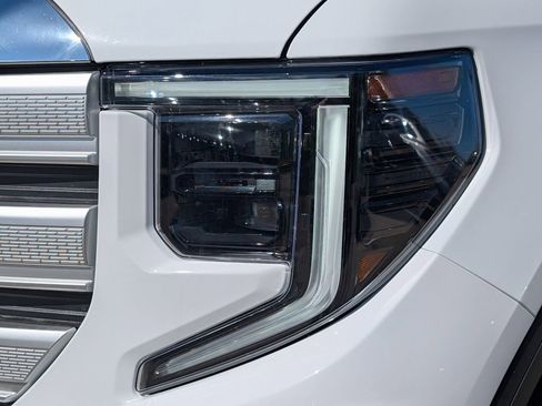 Used 2023 GMC Sierra 1500 SLE AWD/4WD image 16