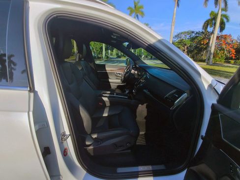 Used 2016 Volvo XC90 T6 Momentum w/ Momentum Plus Package AWD/4WD image 43