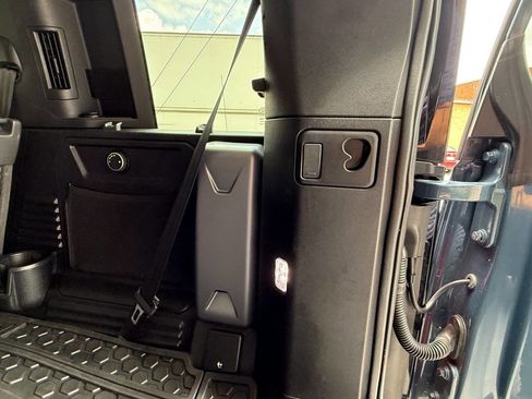 Used 2020 Land Rover Defender 110 SE image 34