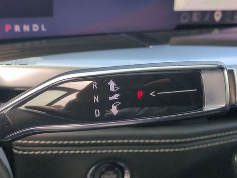 Certified 2025 Cadillac Escalade ESV Luxury image 10