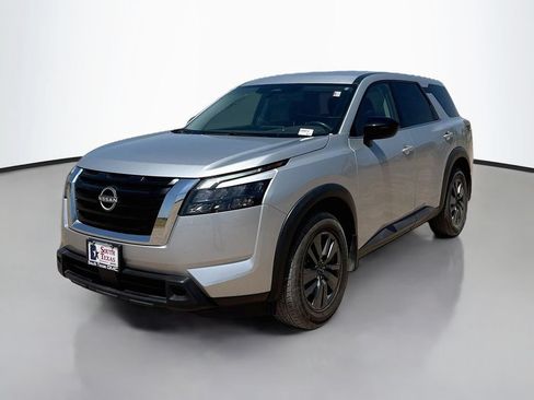 Used 2024 Nissan Pathfinder S FWD image 3