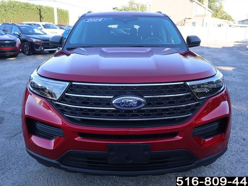 Used 2024 Ford Explorer XLT image 4