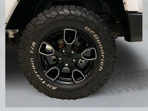 Used 2018 Jeep Wrangler Unlimited Sahara image 17