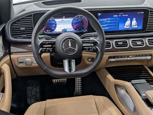 Used 2024 Mercedes-Benz GLS 450 4MATIC image 4