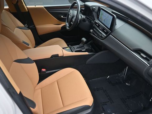 Used 2025 Lexus ES 350 w/ Premium Package FWD image 10