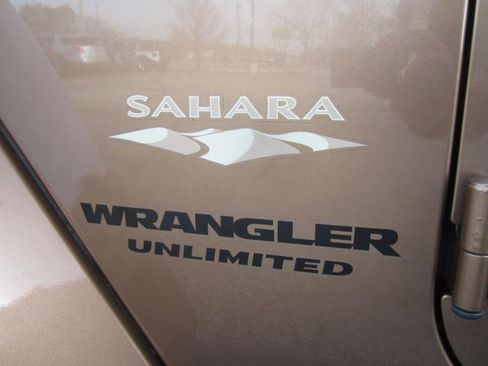 Used 2015 Jeep Wrangler Unlimited Sahara image 9