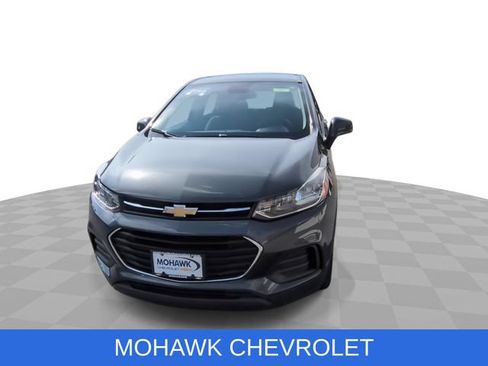 Used 2019 Chevrolet Trax LS FWD image 3