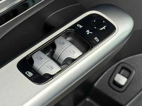 Used 2026 Mercedes-Benz GLC 300 image 18