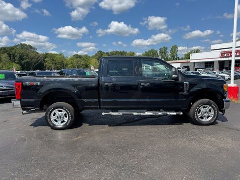Used 2017 Ford F250 XLT w/ Camper Package AWD/4WD image 6