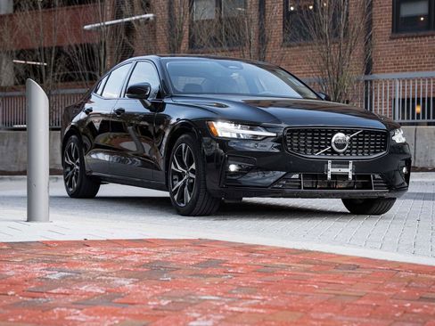 Certified 2025 Volvo S60 B5 Core AWD/4WD image 7