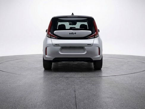 Used 2025 Kia Soul LX w/ LX Technology Package FWD image 7