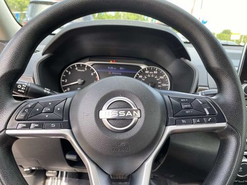 Used 2024 Nissan Altima 2.5 SV FWD image 12