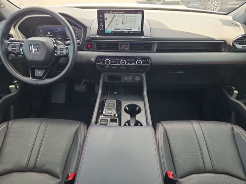 Certified 2025 Honda Pilot Black Edition image 9