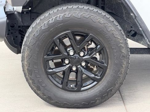 Used 2023 Jeep Gladiator Sport AWD/4WD image 8