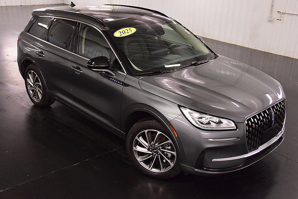Used 2025 Lincoln Corsair Grand Touring w/ Equipment Group 301A AWD/4WD image 9