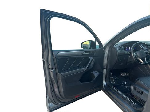 Used 2022 Volkswagen Tiguan SE R-Line image 21