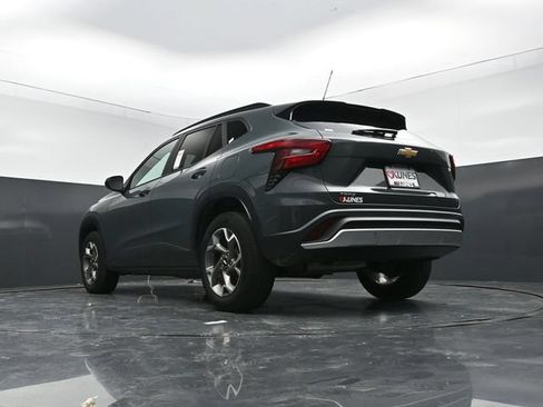 Used 2025 Chevrolet Trax LT FWD image 48
