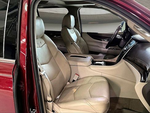Used 2017 Cadillac Escalade Luxury RWD image 6
