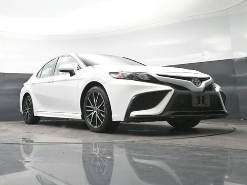 Used 2024 Toyota Camry SE FWD image 26