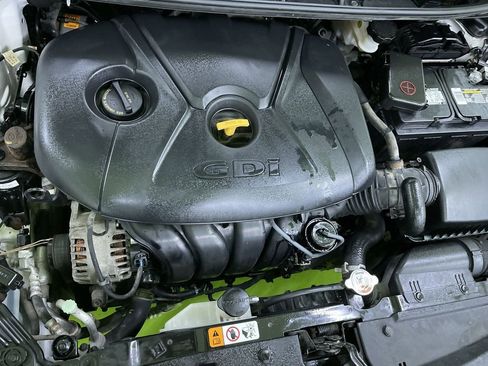 Used 2017 Hyundai Elantra GT image 29