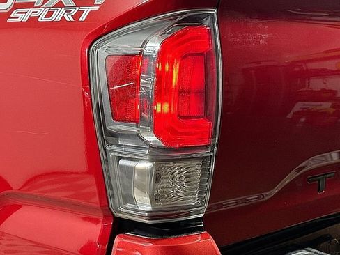 Used 2020 Toyota Tacoma TRD Sport w/ Technology Package AWD/4WD image 23