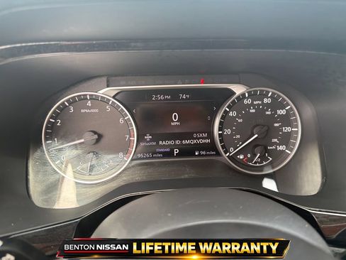 Used 2022 Nissan Pathfinder SV FWD image 17