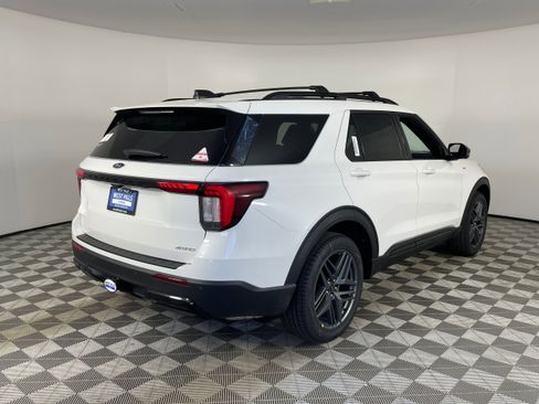 New 2026 Ford Explorer ST-Line w/ ST-Line Street Pack AWD/4WD image 6