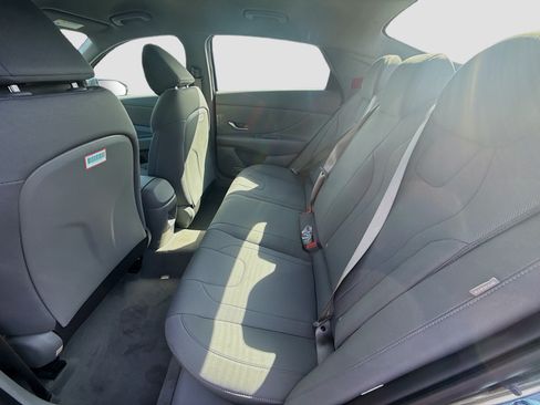 New 2026 Hyundai Elantra SE FWD image 17