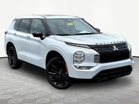 Used 2024 Mitsubishi Outlander SE Black Edition AWD/4WD image 3