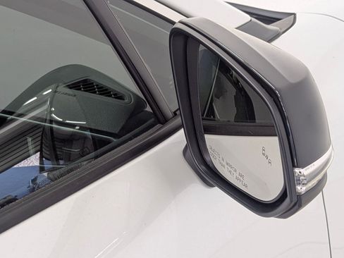 Used 2026 Toyota Corolla Cross XLE image 21