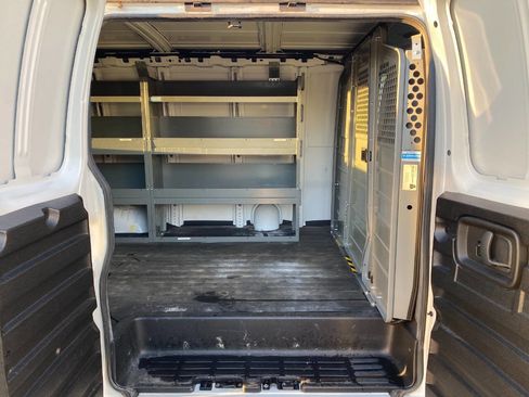 Used 2012 Chevrolet Express 2500 image 19