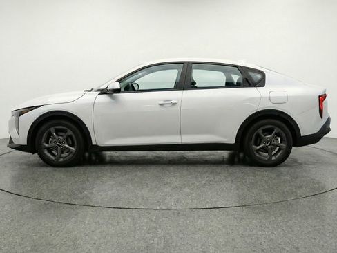 Used 2025 Kia K4 FWD image 5