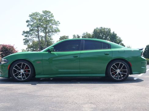 Used 2015 Dodge Charger R/T Scat Pack w/ Beats Audio Group RWD image 2