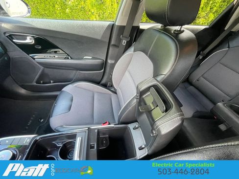 Used 2022 Kia Niro EX FWD image 28