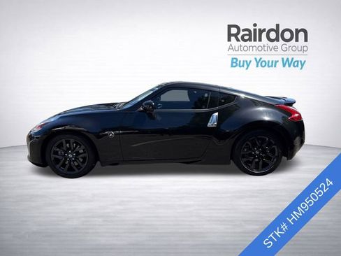 Used 2017 Nissan 370Z Coupe RWD image 4