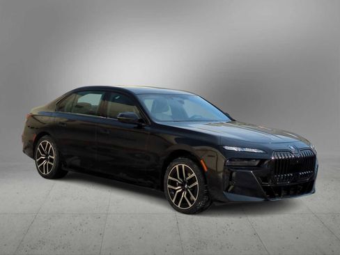 Certified 2024 BMW 760i xDrive w/ Executive Package image 2