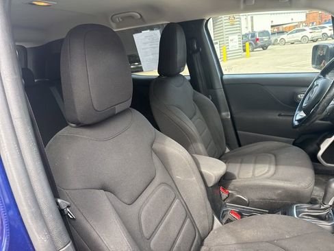 Used 2020 Jeep Renegade Latitude w/ Cold Weather Group image 9