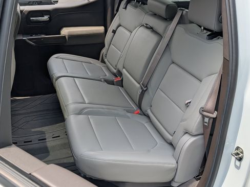 Used 2019 Chevrolet Silverado 1500 LT Trail Boss AWD/4WD image 18