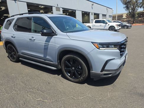 Used 2025 Honda Pilot Black Edition image 2