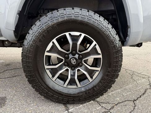 Used 2021 Toyota Tacoma TRD Off-Road image 10