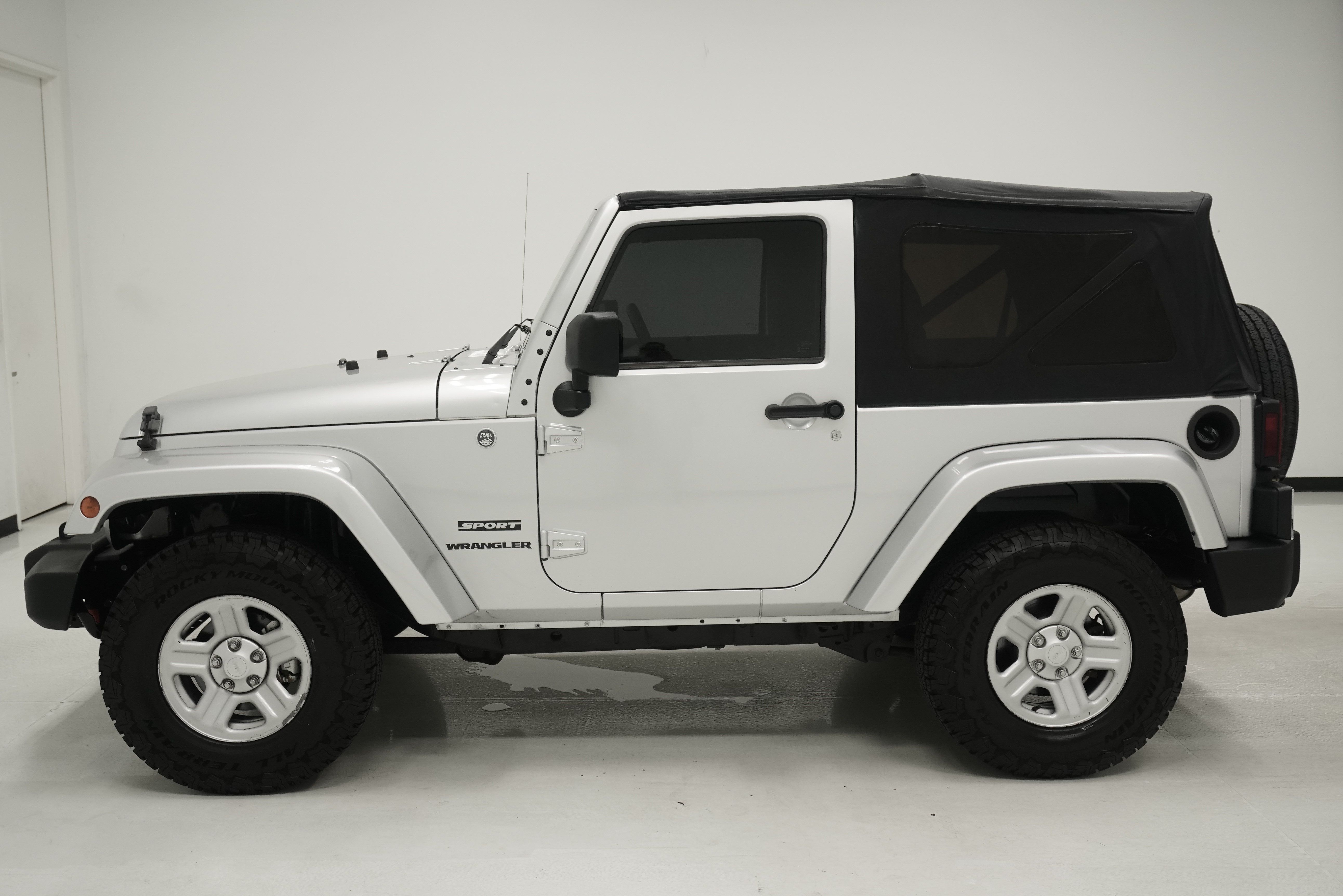 Used 2012 Jeep Wrangler Sport AWD/4WD image 7