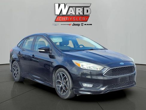 Used 2015 Ford Focus SE w/ SE Sport Package image 2