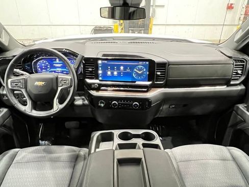 Used 2022 Chevrolet Silverado 1500 LT AWD/4WD image 21
