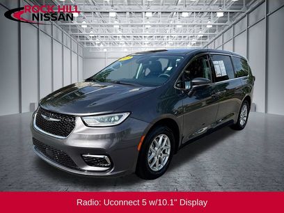 Used 2023 Chrysler Pacifica Touring-L