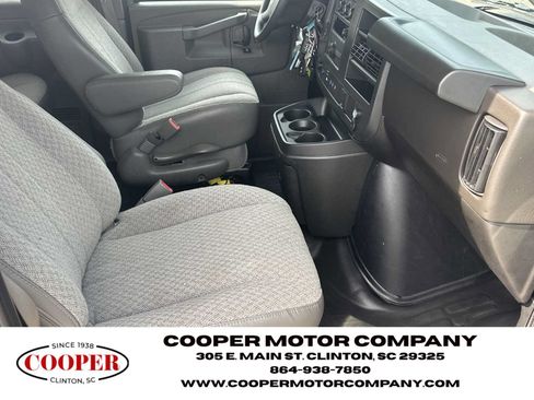 Used 2025 Chevrolet Express 3500 LS RWD image 13